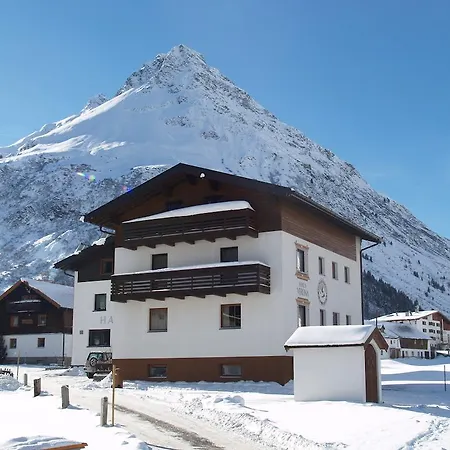 Bed & Breakfast Haus Vereina