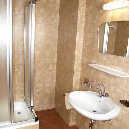 Haus Vereina Bed & Breakfast 2*